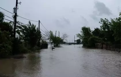 Texas'ta Sel Felaketi: 2 Kişi Hayatını Kaybetti