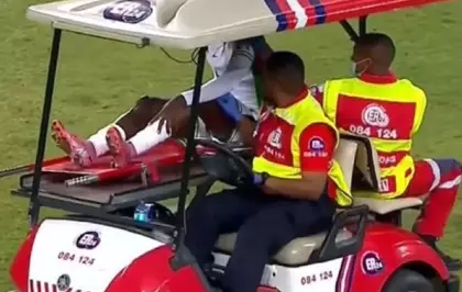 Beşiktaşlı Ndidi milli takımda sakatlandı! Sahayı sedyeyle terk etti