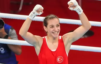 Buse Naz Çakıroğlu, Dünya Boks Şampiyonası'nda çeyrek finale yükseldi
