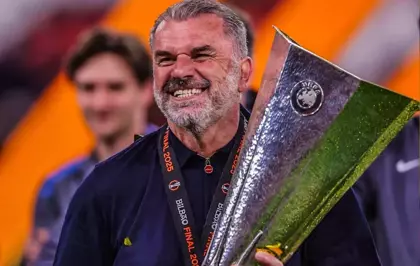 Fenerbahçe ile anılıyordu! Ange Postecoglou yeni takımına imzayı attı
