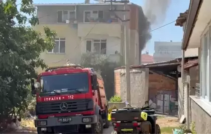 İznik'te Yangında Balkona Mahsur Kalan Yaşlı Kadın Kurtarıldı