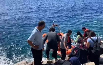 Marmaris'te Mahsur Kalan 39 Düzensiz Göçmen Kurtarıldı