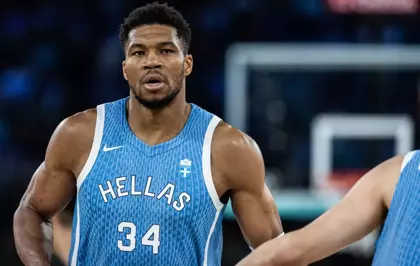 Skandallar bitmiyor! Giannis Antetokounmpo, Türk bayrağına küfür etti
