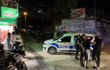 İzmir'de Tartışma Kanlı Bitti: Eşini Vuran Şüpheli Kendini de Yaraladı