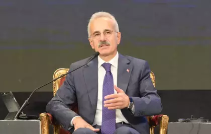 Ulaştırma Bakanı Uraloğlu, Kahire'de Ulaştırma ve Lojistik Vizyonunu Paylaştı