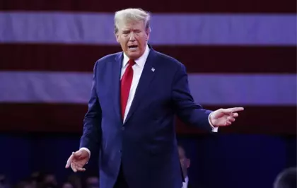 Trump Hava Trafik Kontrolörlerine İşe Dönmeleri için Uyardı