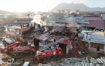 Bitlis'te kereste işletmesinde çıkan yangın söndürüldü