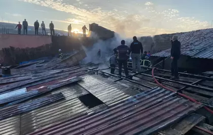 Bitlis'te Sanayi Sitesinde Çıkan Yangın Korkuttu