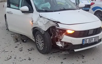Bursa'da otomobille motosikletin çarpıştığı kazada 1 kişi öldü, 1 kişi yaralandı
