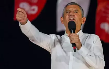 CHP lideri Özgür Özel'den emeklilere 'bir asgari ücret ikramiye' vaadi