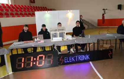 Amasya'da meslek lisesi öğrencileri kendi imkanlarıyla ürettikleri teknolojik ürünleri sergiledi