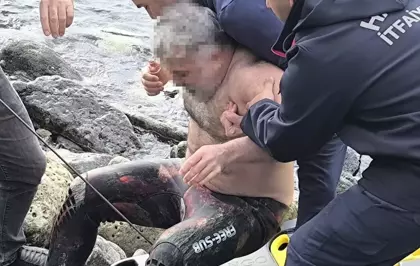 Hatay'da zıpkınla balık avlamak isteyen kişi kendini yaraladı