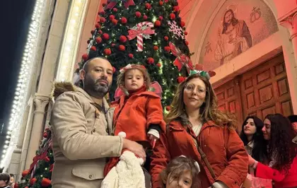 Suriye'nin Lazkiye ilinde Hristiyan vatandaşlar Noel için ağaçları ışıklandırdı