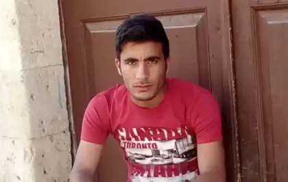 Kamyonla geri manevra yaparken kardeşini ezerek ölümüne neden oldu