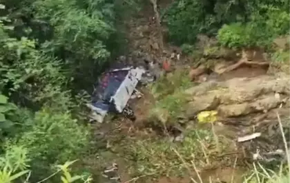 Kolombiya'da Öğrenci Taşıyan Otobüs Uçuruma Yuvarlandı: 17 Ölü, 20 Yaralı