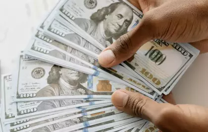 Dünyaca ünlü iş insanı çalışanlarına 30'ar milyon lira prim dağıttı