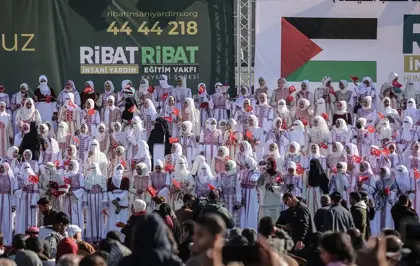 Gazze'de 203 genç, Ribat Eğitim Vakfı'nın katkılarıyla düzenlenen toplu nikahla dünya evine girdi