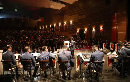 Diyarbakır'da Polis Akademisi Armoni Orkestrası konser verdi