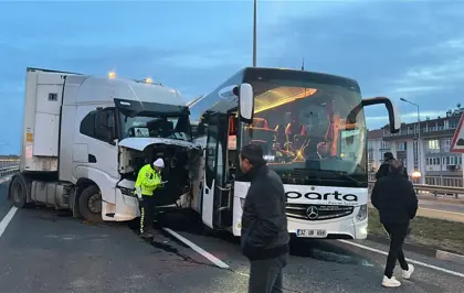 Kütahya'da Zincirleme Kaza: 3 Yaralı