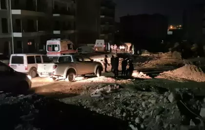 Malatya'da şantiye alanında kamyonun altında kalan işçi öldü