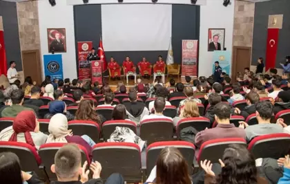 Türk Yıldızları Konya'da öğrencilerle buluştu