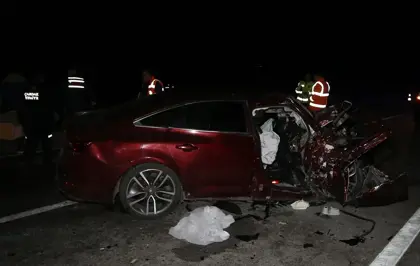 Çanakkale'de iki otomobilin çarpıştığı kazada 5 kişi öldü, 1 kişi yaralandı