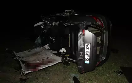 Çanakkale'de iki otomobilin çarpıştığı kazada 5 kişi öldü, 1 kişi yaralandı