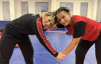 Güreşçi ikizler şampiyonluklara birlikte uzanmak için çalışmalarını sürdürüyor