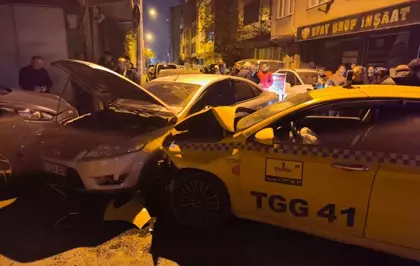 Sultangazi'deki trafik kazasında 2 kişi yaralandı