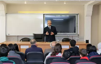 Talas Belediye Başkanı Yalçın lise öğrencileriyle bir araya geldi