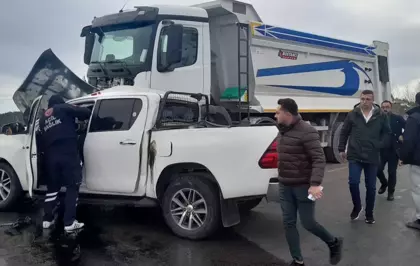 Tokat'ta kamyonet, kamyonla çarpıştı; 1 ölü, 2 yaralı