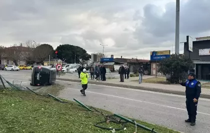 Çanakkale'de devrilen hafif ticari aracın sürücüsü yaralandı