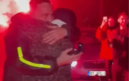 'Kaza yaptım' diyerek çağırdığı sevgilisine evlilik teklif etti