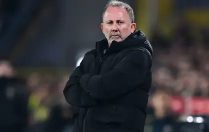 Sergen Yalçın, tarihi derbi galibiyeti sonrası hakemlere verdi veriştirdi