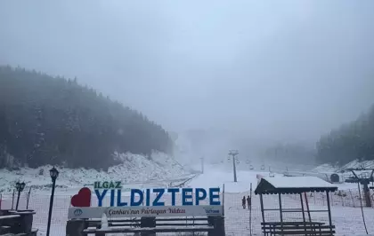 Yıldıztepe Kayak Merkezi'nde kar yağışı etkili oluyor