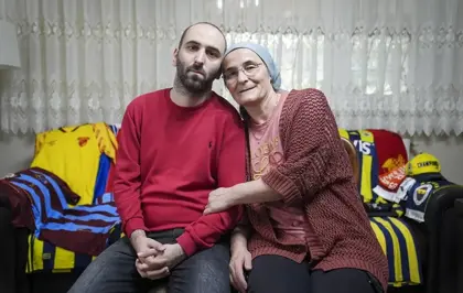 Fenerbahçe taraftarı otizmli gencin futbol sevgisi forma koleksiyonuna dönüştü