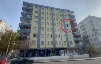 3 aylık bebeğini 4'üncü kattan attı