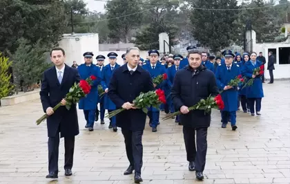 Azerbaycan'da Rusya'nın düşürdüğü uçakta yaşamını yitirenler anılıyor