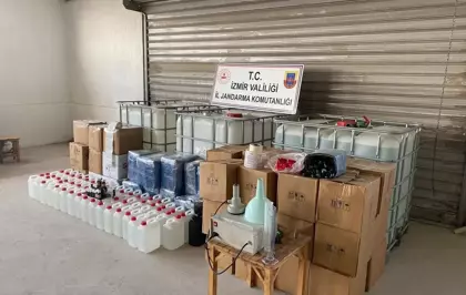İzmir'de 3 bin 360 litre etil alkol ele geçirildi