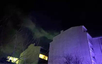 Van'da apartmanda yangın; 15 kişi dumandan etkilendi