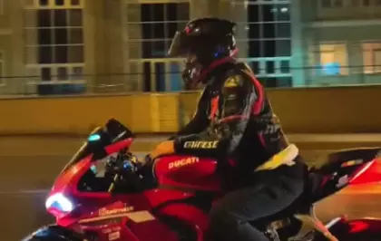 Motosikletli sanal medya ünlüsü kazada öldü, kaskını kız arkadaşı takmış