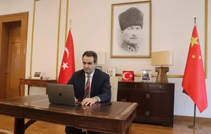 Türkiye'nin Pekin Büyükelçisi Ünal AA'nın ''Yılın Kareleri'' oylamasına katıldı