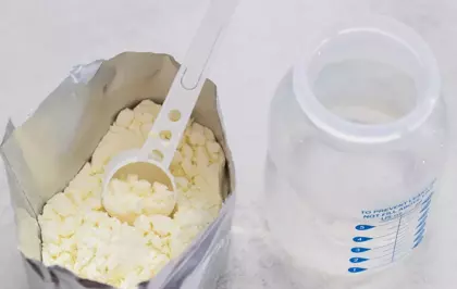 Ünlü marka piyasadaki bebek mamalarını geri çağırdı! İshal ve kusmaya yol açıyor