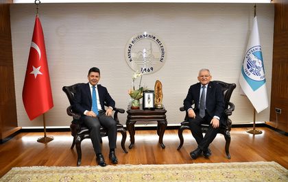 Başkan Büyükkılıç, Ulaştırma ve Altyapı Bakan Yardımcısı Boyraz'ı makamında ağırladı