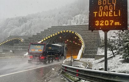 Bolu Dağı'nda kar etkili oluyor