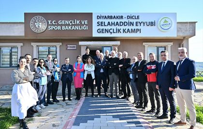 Diyarbakır Valisi Zorluoğlu gençlerle bir araya geldi