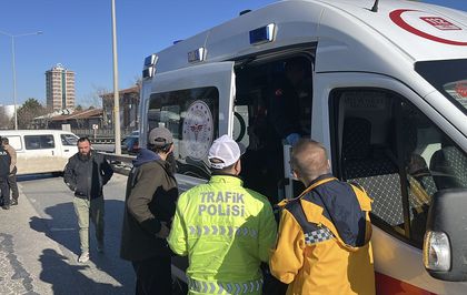 Eskişehir'de minibüsle çarpışan otomobilin hamile sürücüsü yaralandı