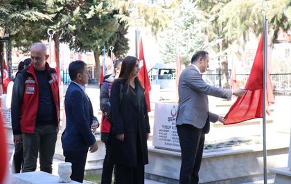 Isparta'da Şehit Mezarlıkları Bayram Öncesi Bakım ve Temizlikten Geçti