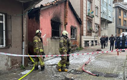 İstanbul'da gecekonduda çıkan yangında bir kişi hayatını kaybetti