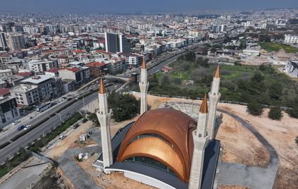 İzmir'de 5 bin kişilik Hacı Mustafa Tekinalp Camisi açılışa hazırlanıyor